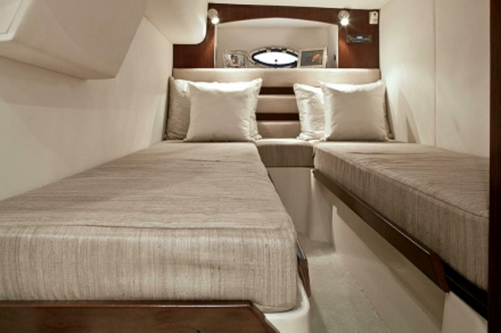 2013 Cruisers Yachts 430 Sports Coupe