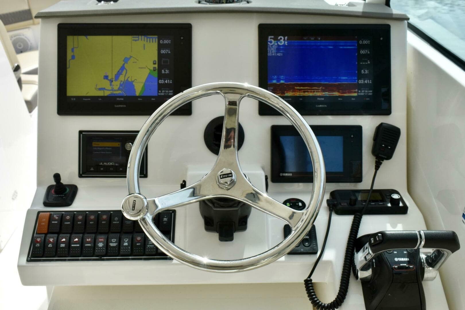 2019 Pursuit DC 325 Dual Console