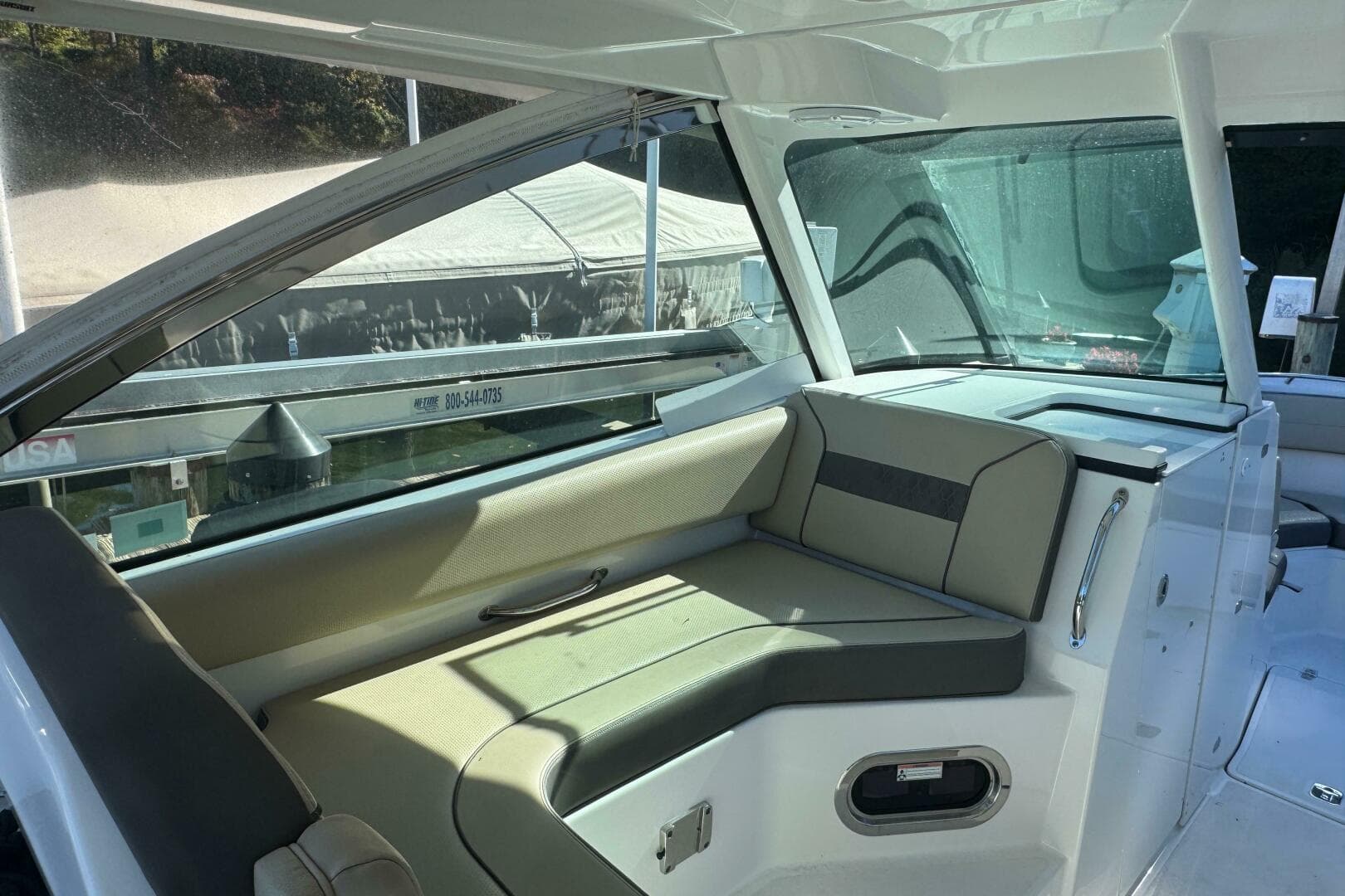 2019 Pursuit DC 325 Dual Console