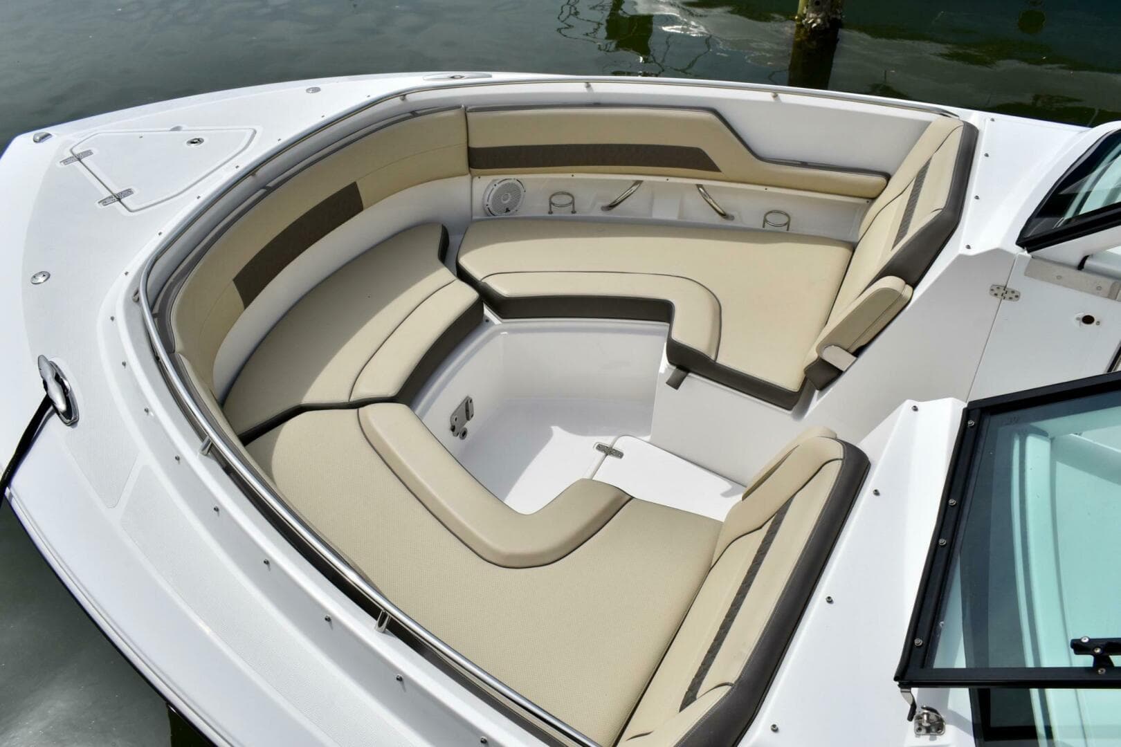 2019 Pursuit DC 325 Dual Console