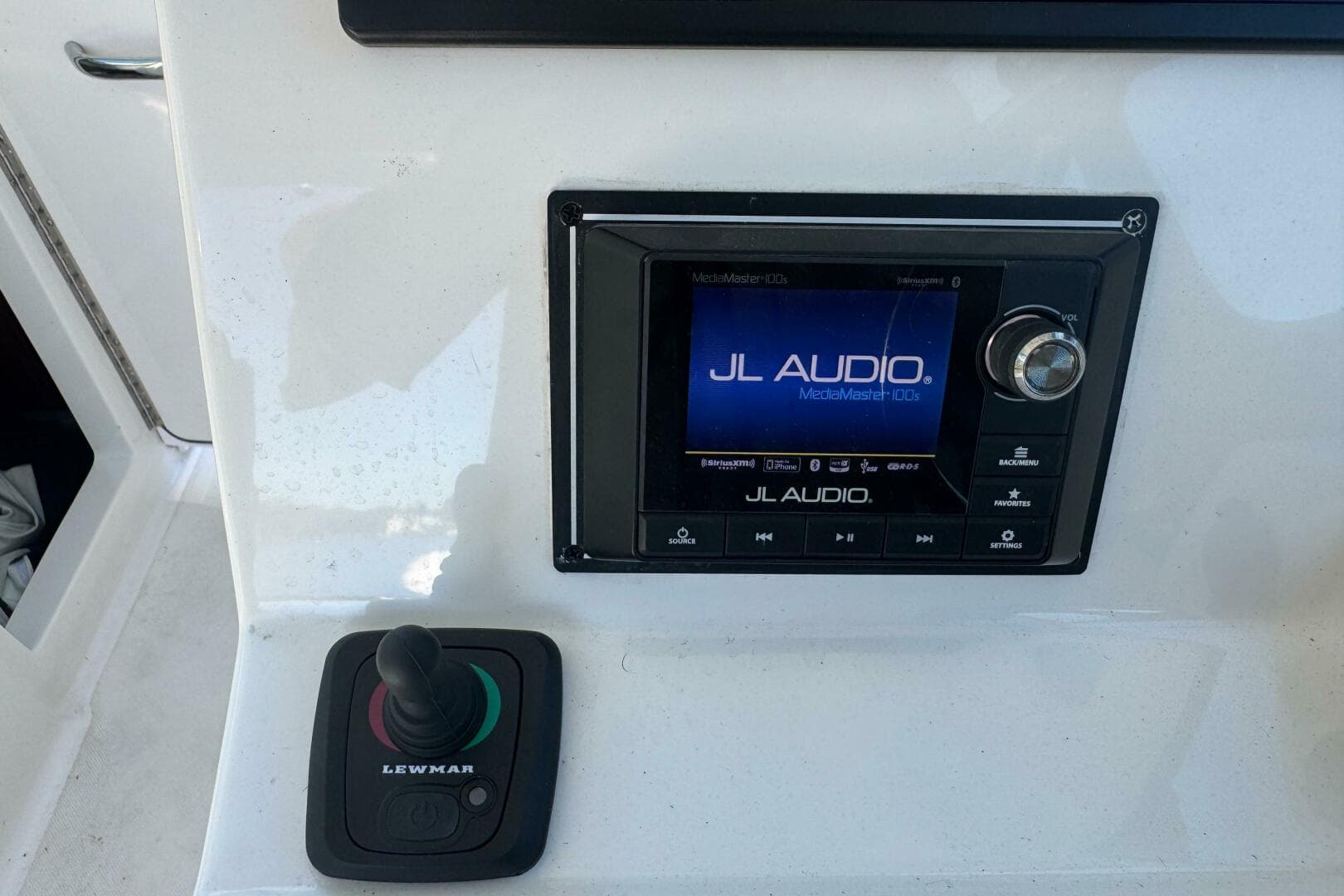 2019 Pursuit DC 325 Dual Console