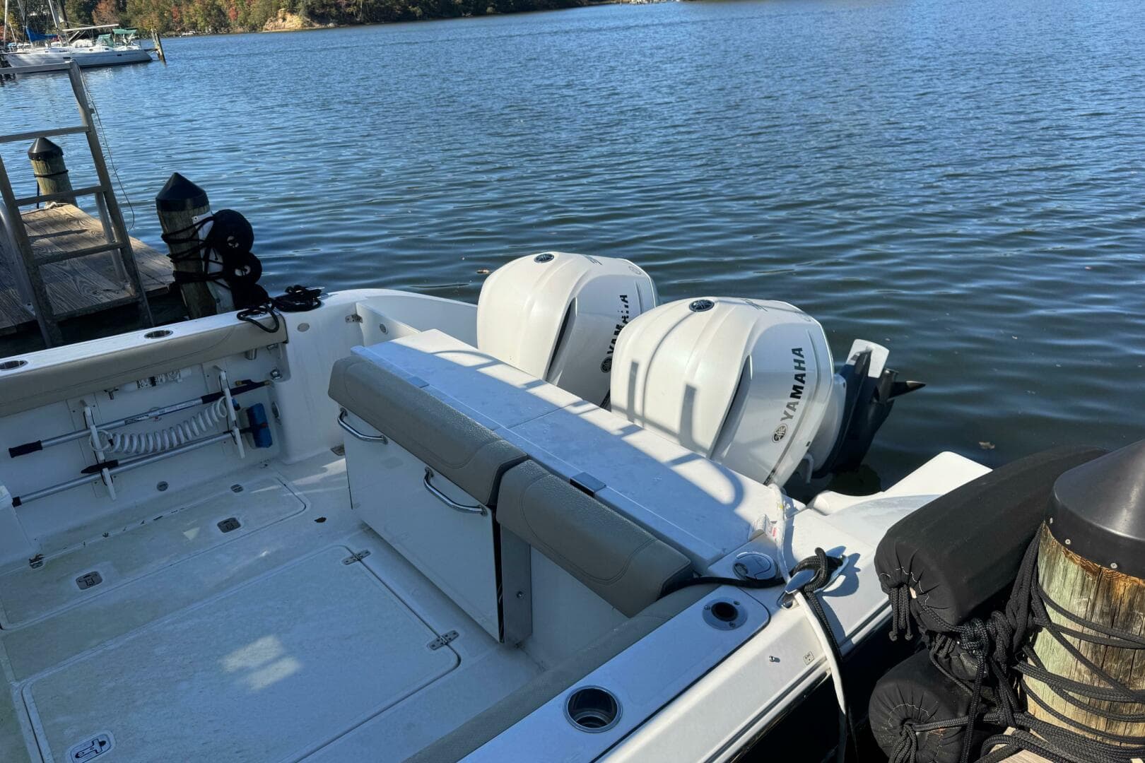 2019 Pursuit DC 325 Dual Console