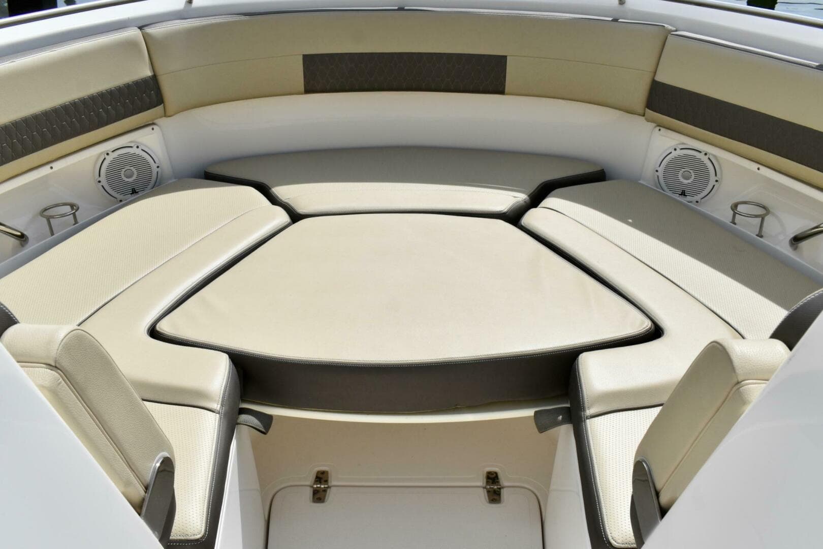 2019 Pursuit DC 325 Dual Console