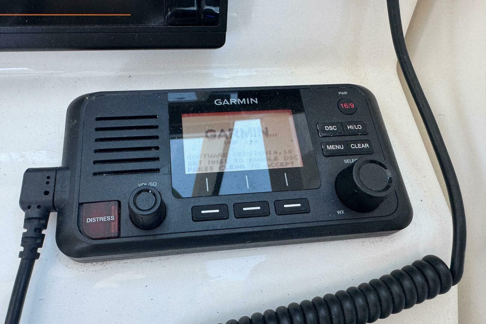 2019 Pursuit DC 325 Dual Console