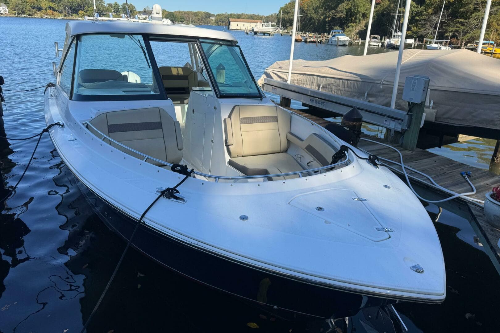 2019 Pursuit DC 325 Dual Console