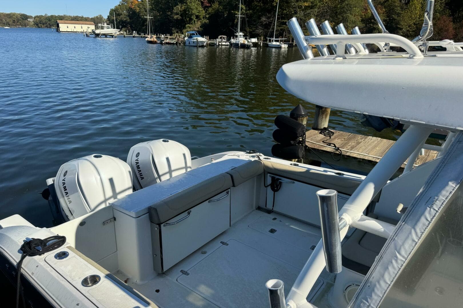 2019 Pursuit DC 325 Dual Console