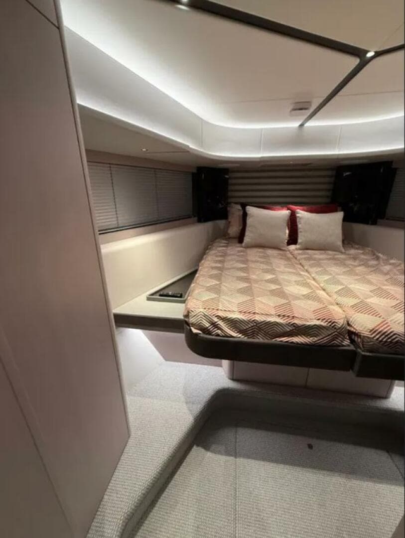 2025 Sunseeker 55 Predator