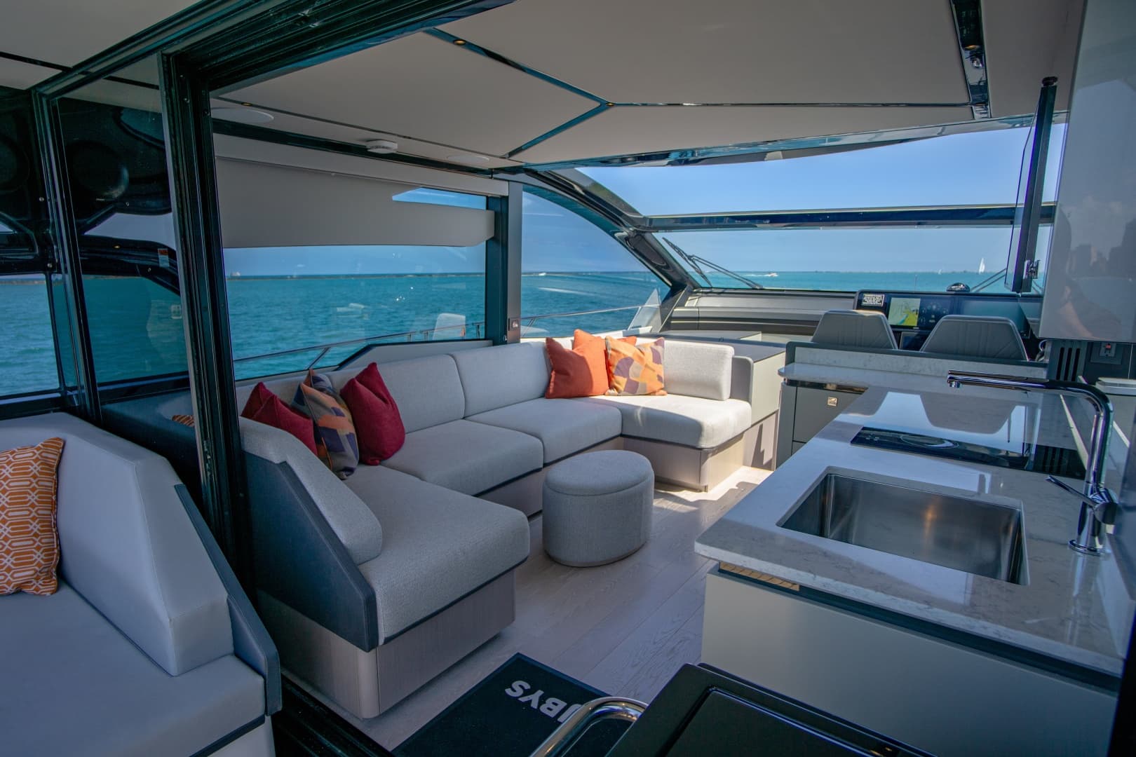 2025 Sunseeker 55 Predator