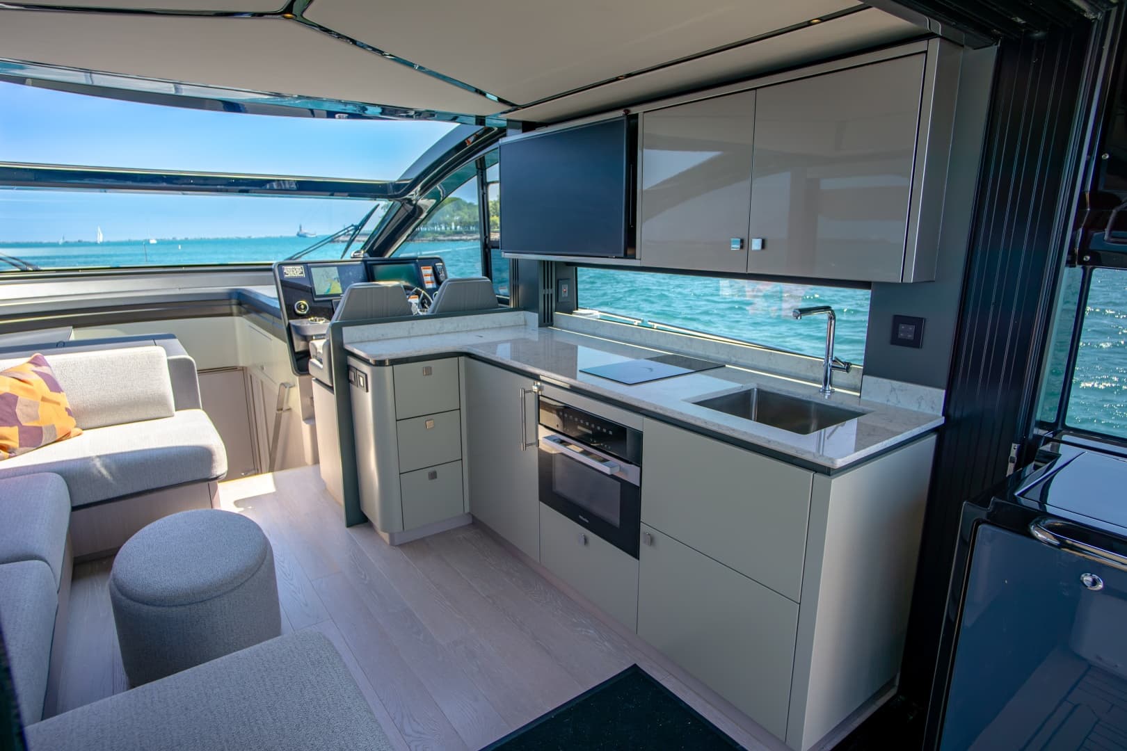 2025 Sunseeker 55 Predator