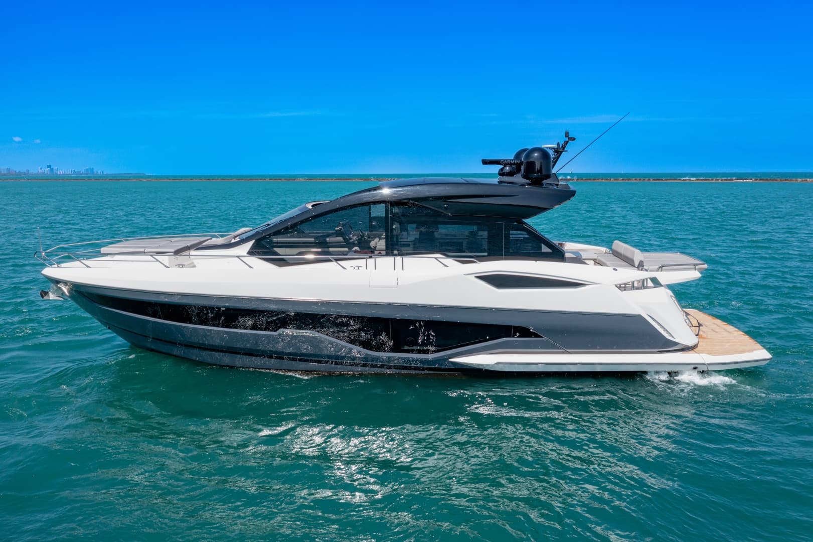 2025 Sunseeker 55 Predator