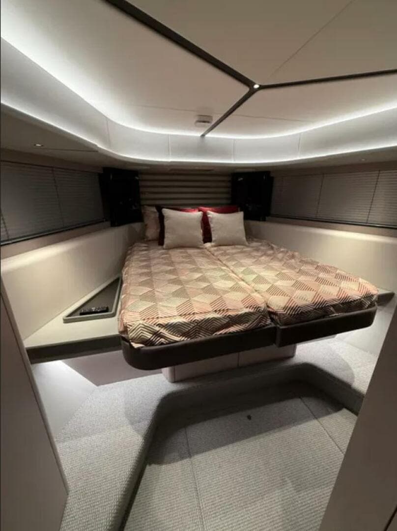 2025 Sunseeker 55 Predator