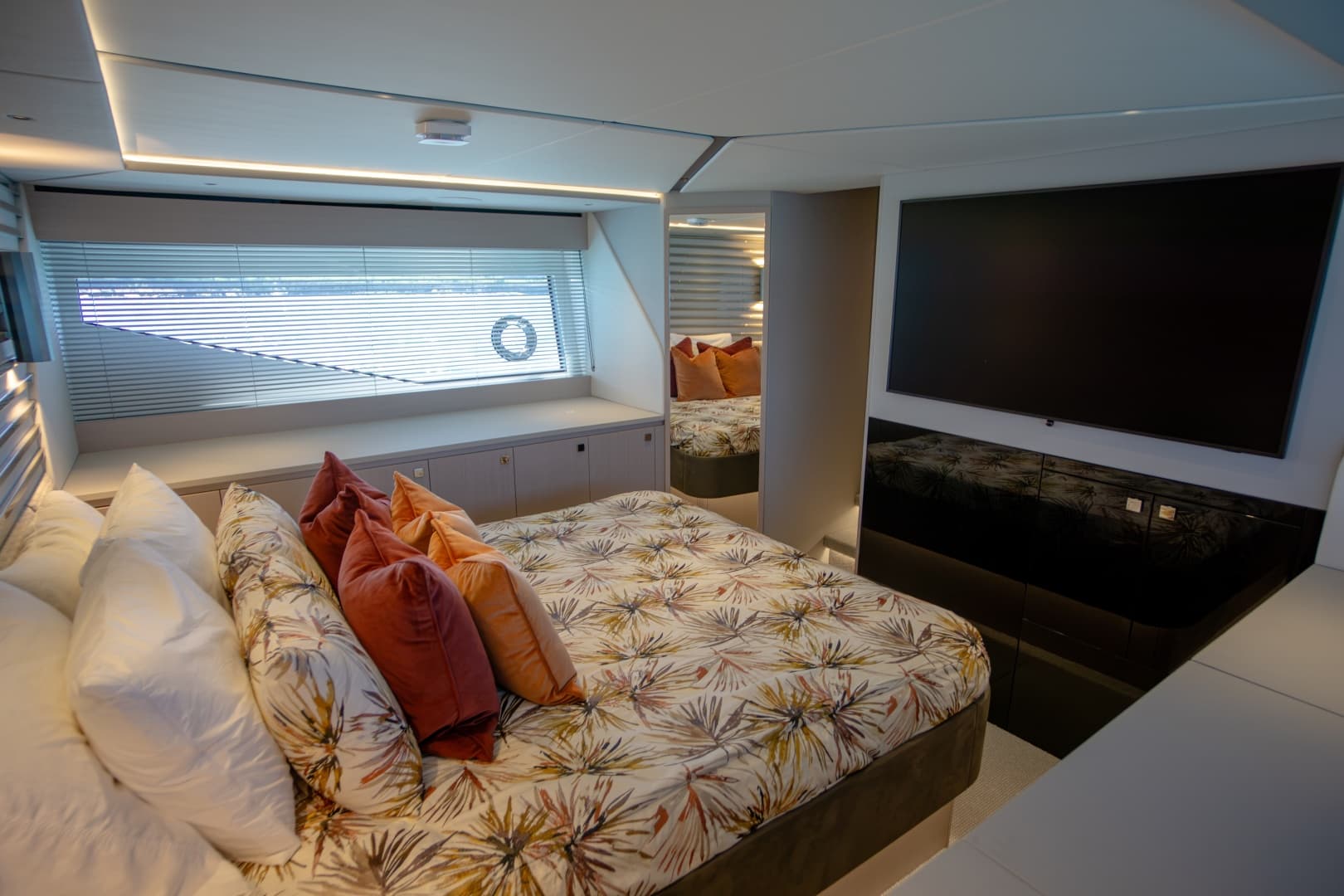 2025 Sunseeker 55 Predator