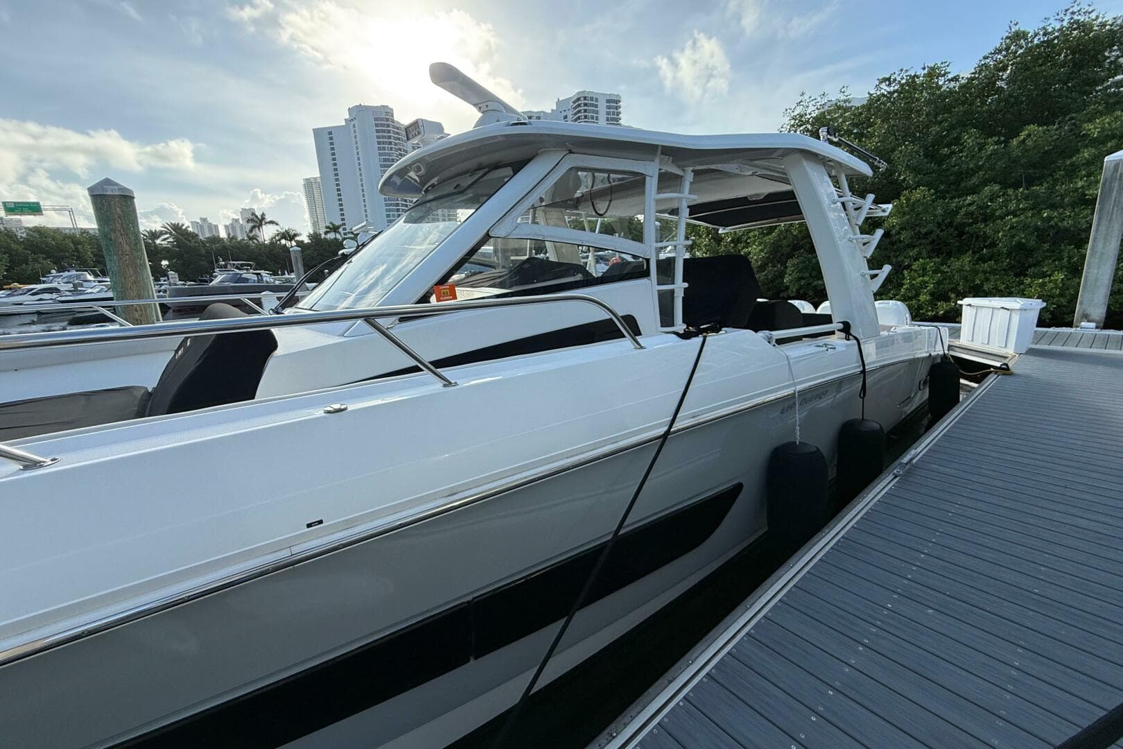 2020 Boston Whaler 420 Outrage