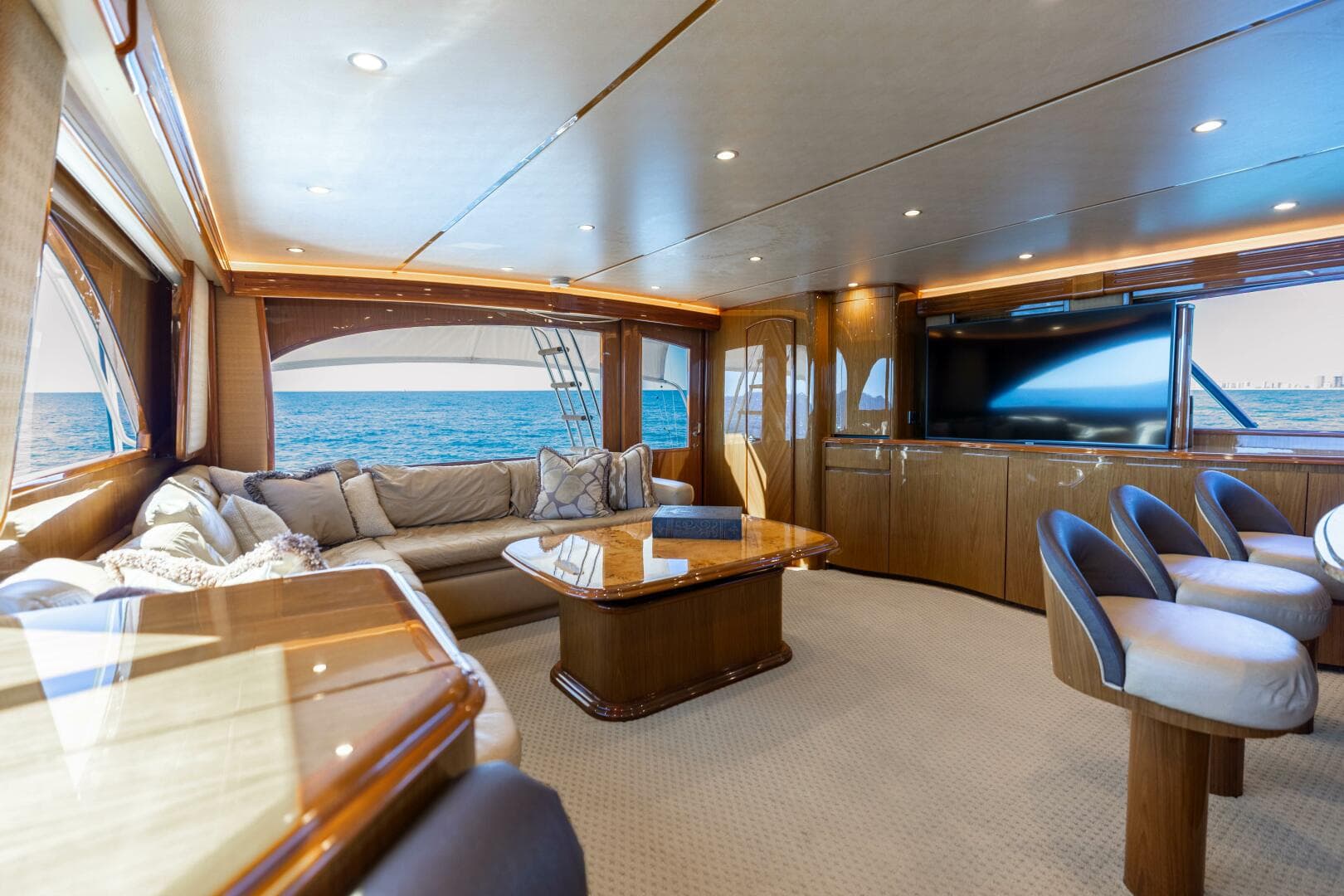 2013 Viking 76 Convertible- REEL FIRE- Salon