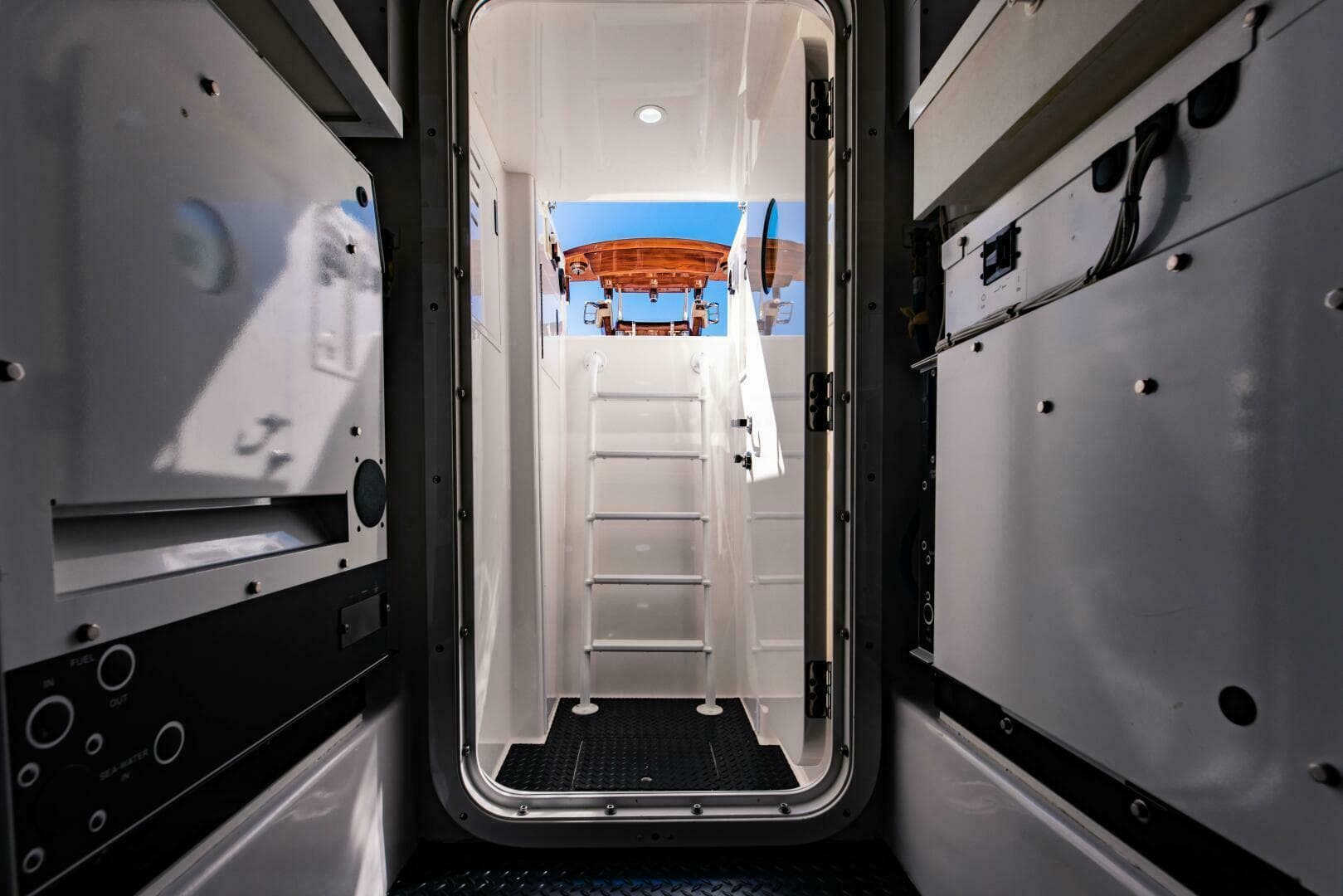 2020 Viking 72 Enclosed Bridge