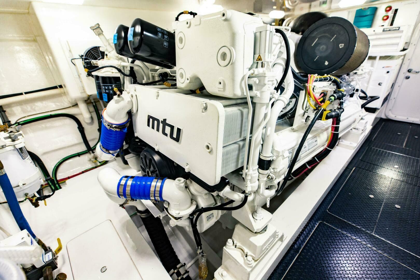 2020 Viking 72 Enclosed Bridge