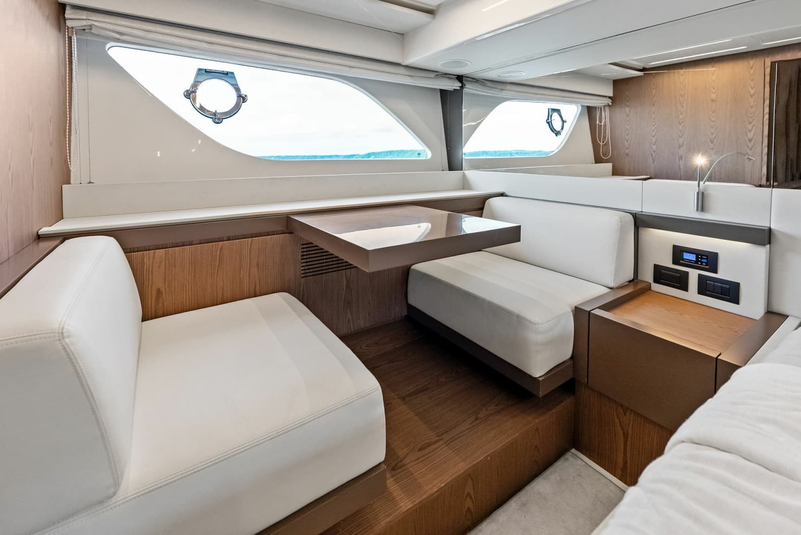 2018 Ferretti Yachts 800
