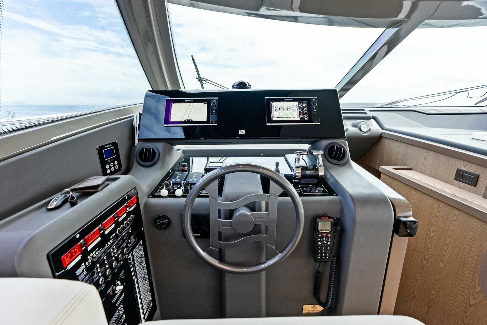 2018 Ferretti Yachts 800