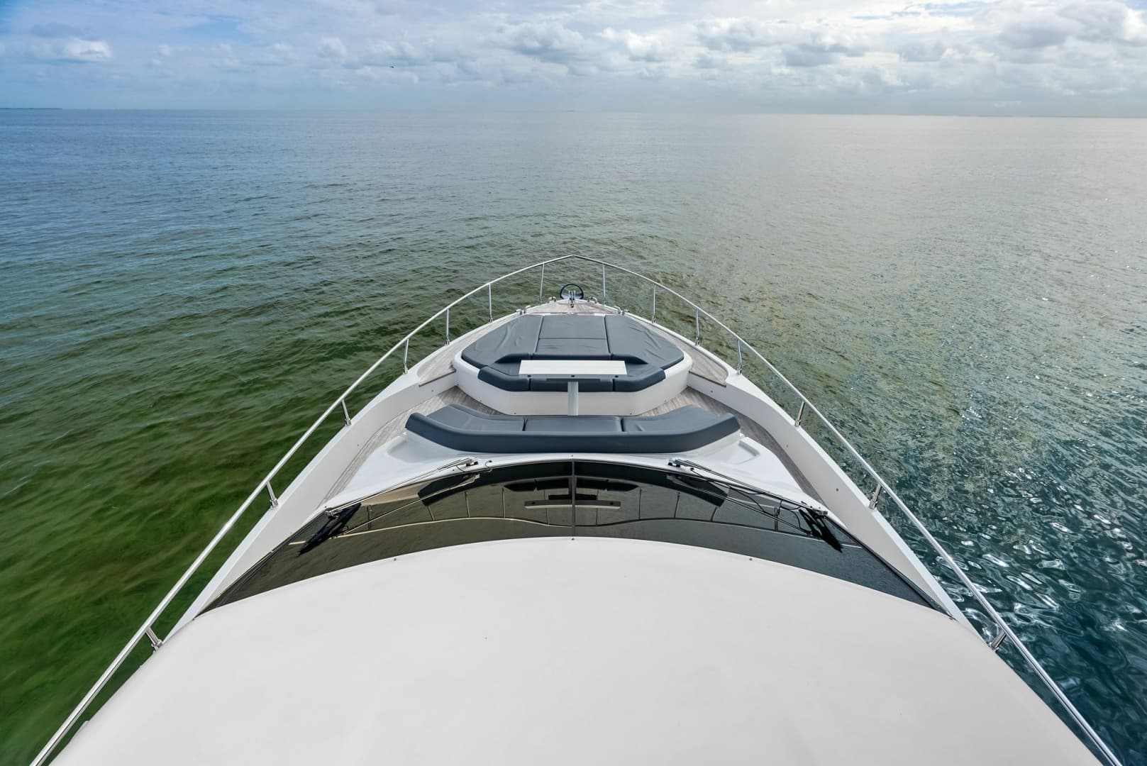2018 Ferretti Yachts 800