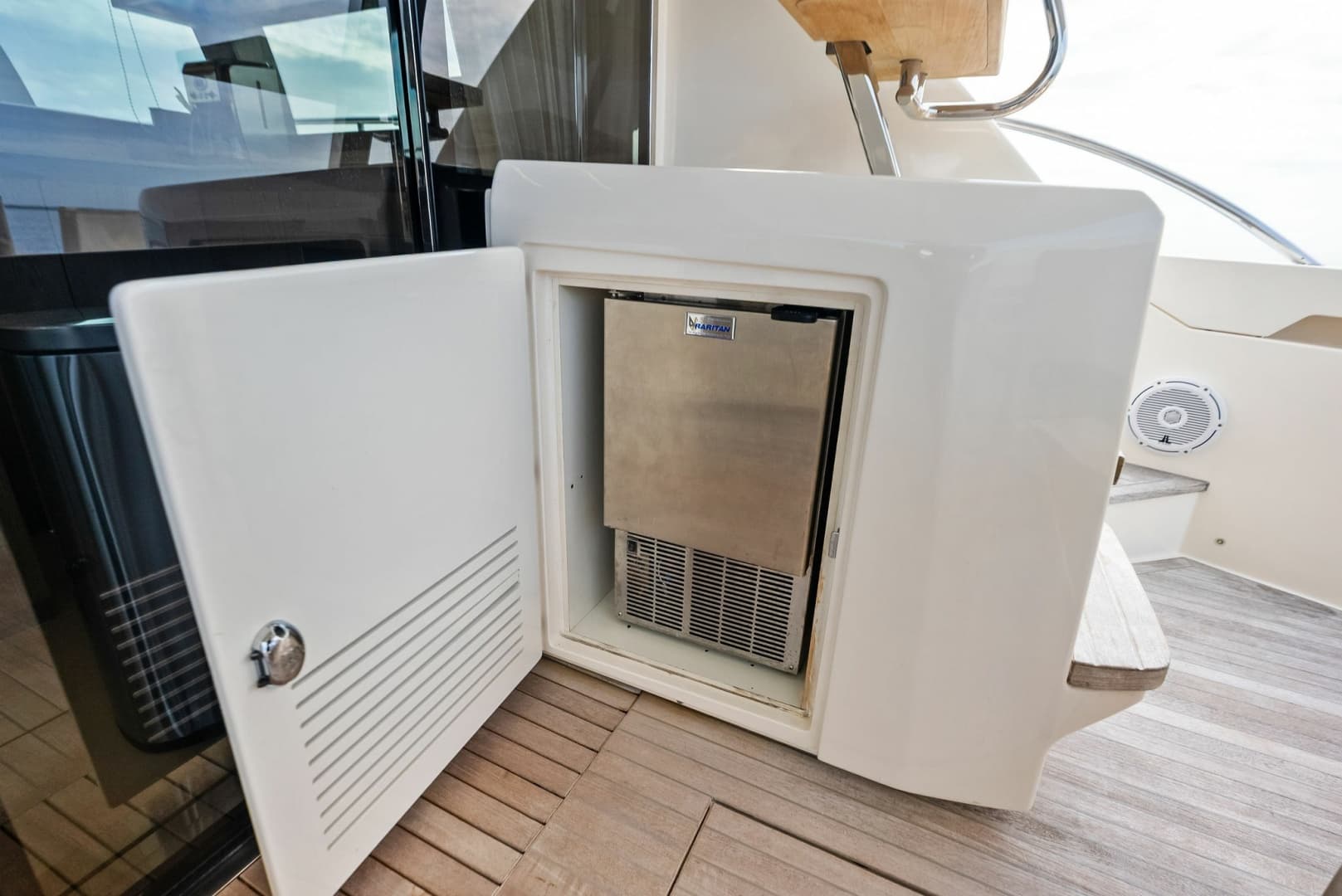 2018 Ferretti Yachts 800