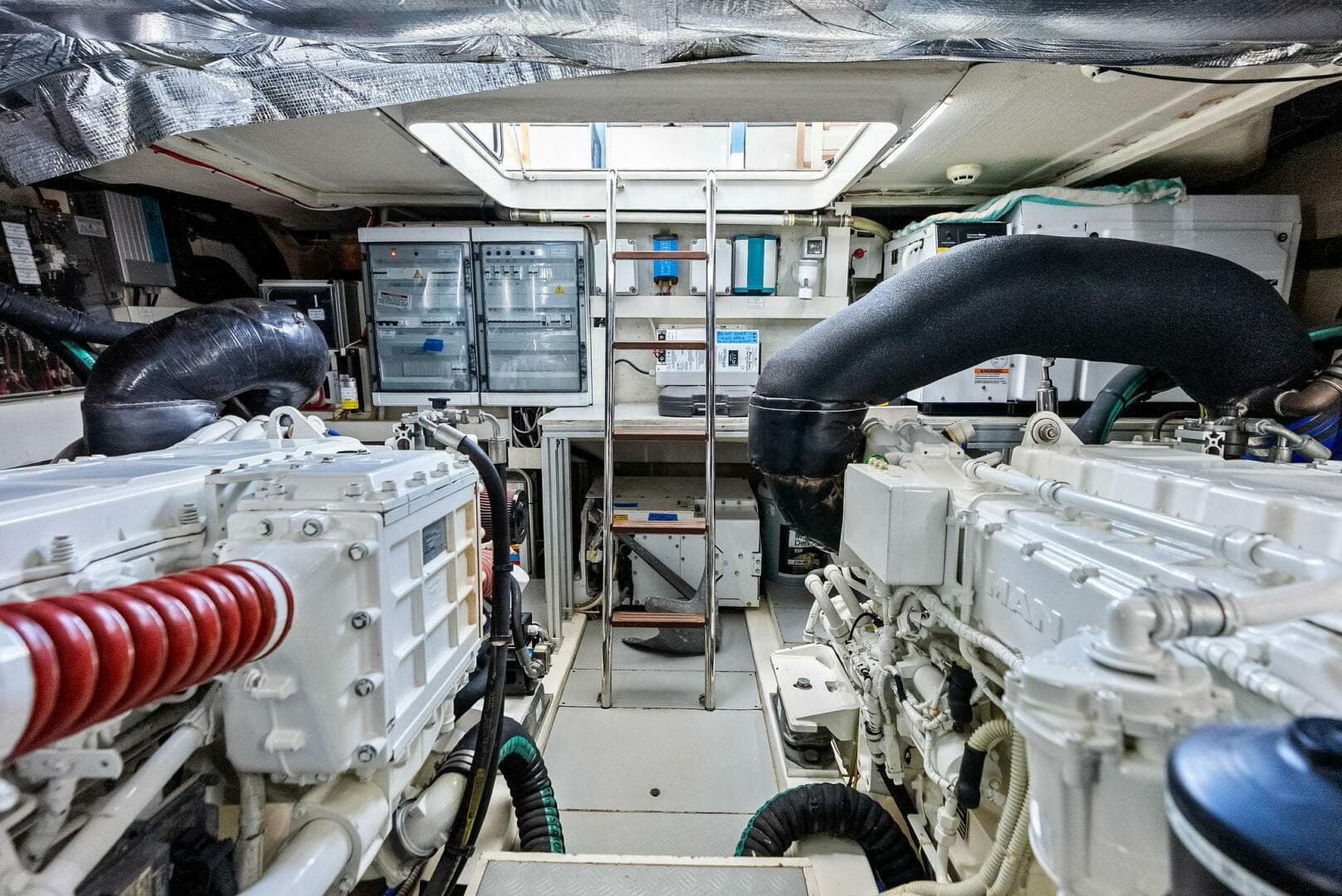 2018 Ferretti Yachts 800