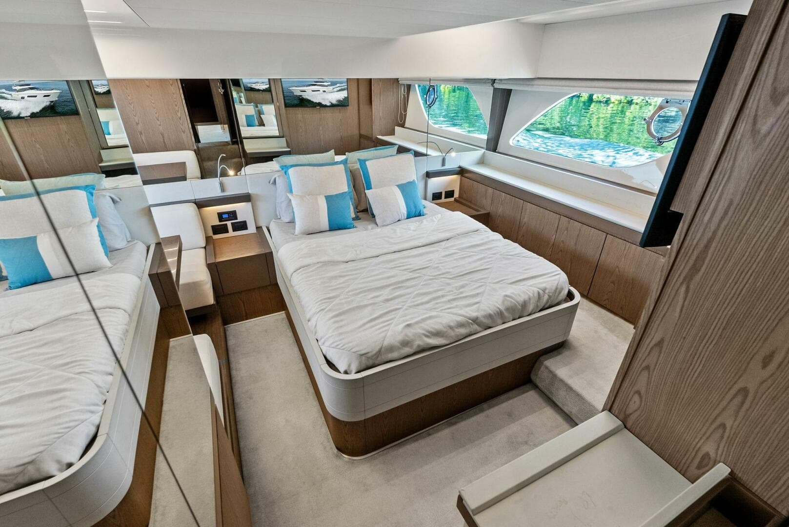 2018 Ferretti Yachts 800