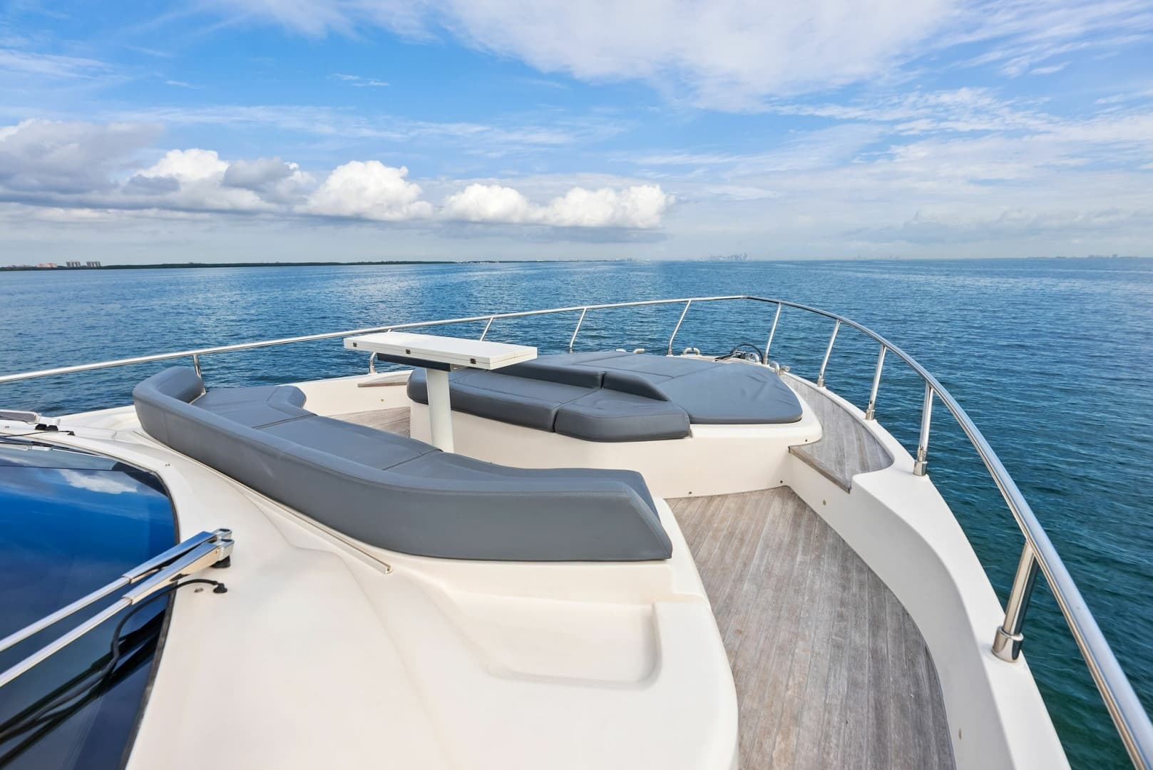 2018 Ferretti Yachts 800