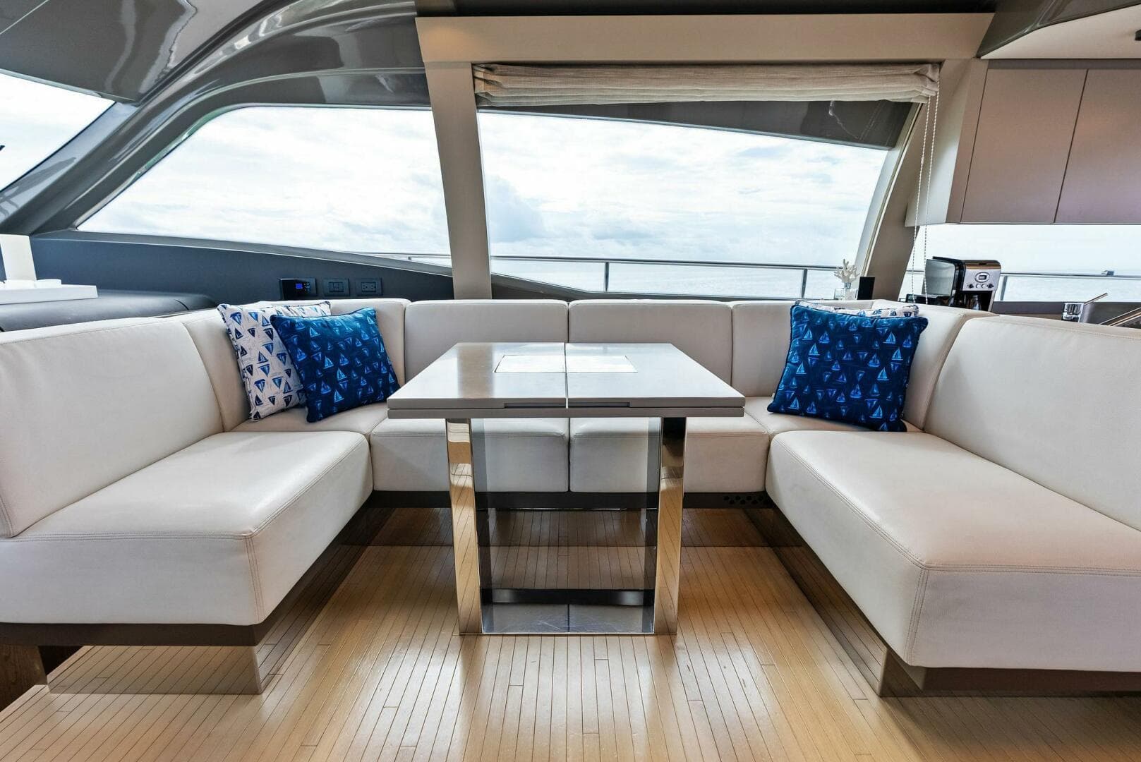 2018 Ferretti Yachts 800