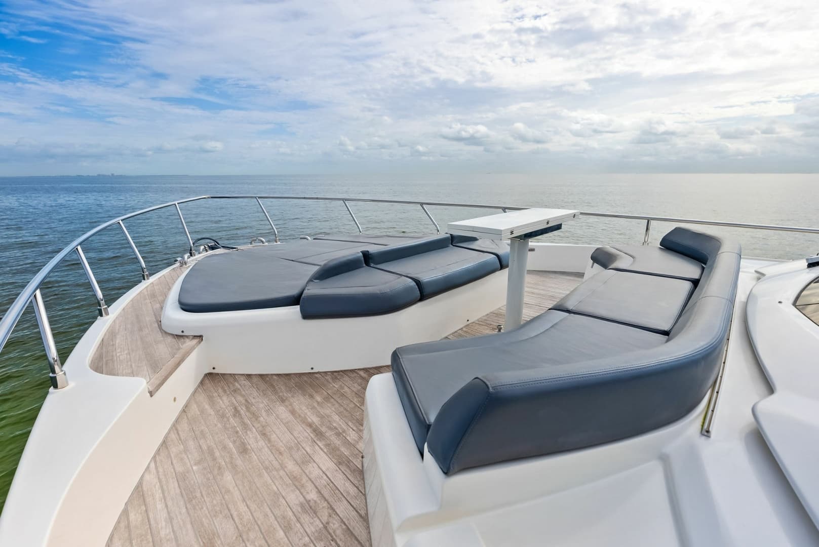 2018 Ferretti Yachts 800