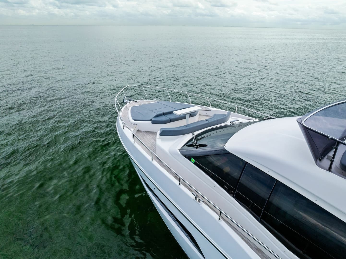 2018 Ferretti Yachts 800