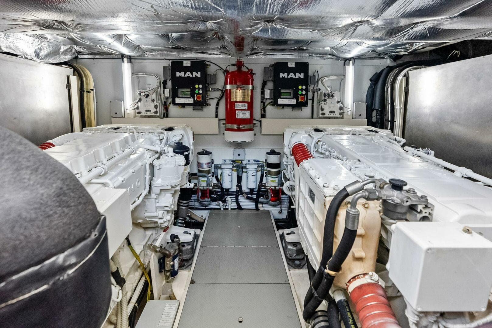 2018 Ferretti Yachts 800