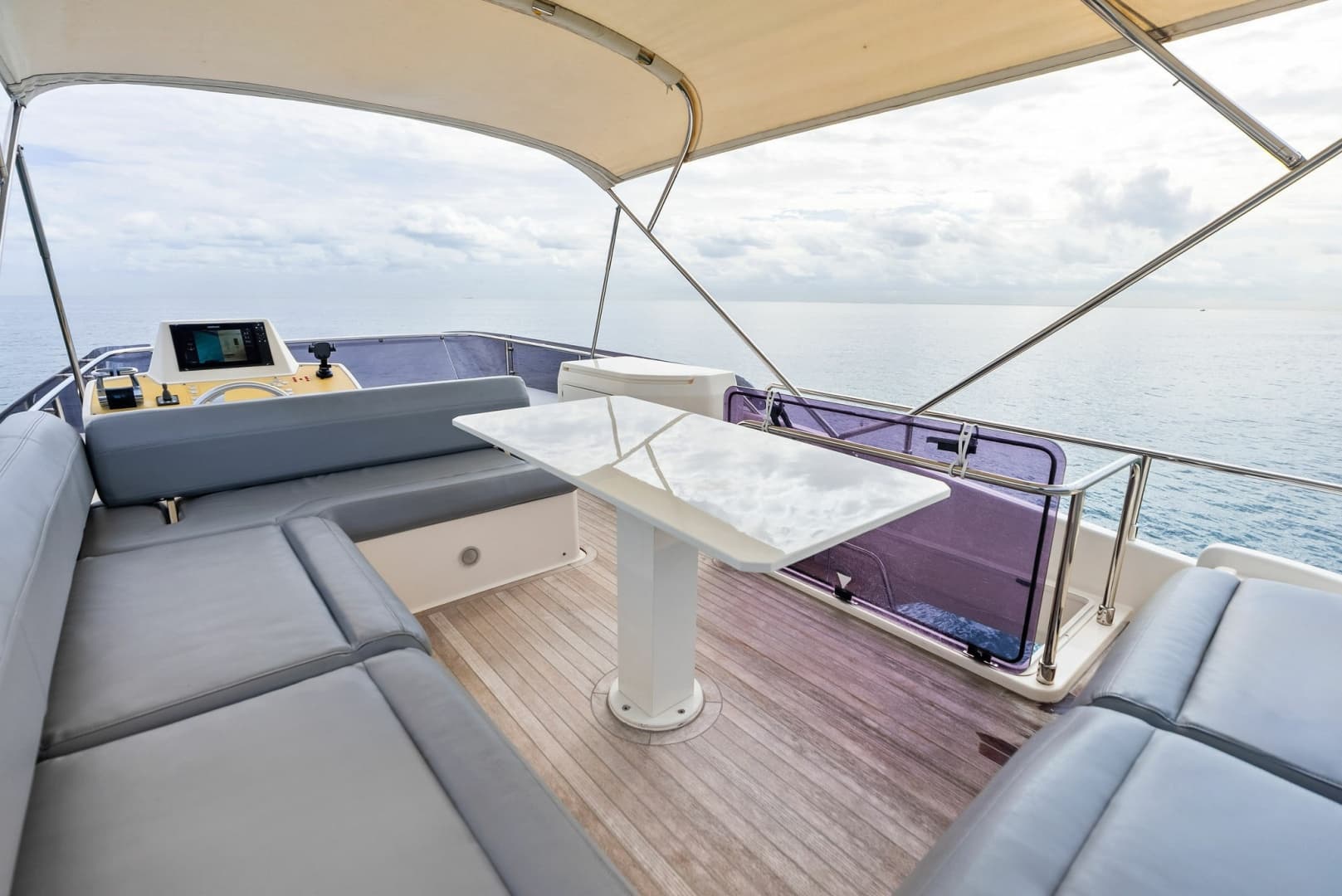 2018 Ferretti Yachts 800