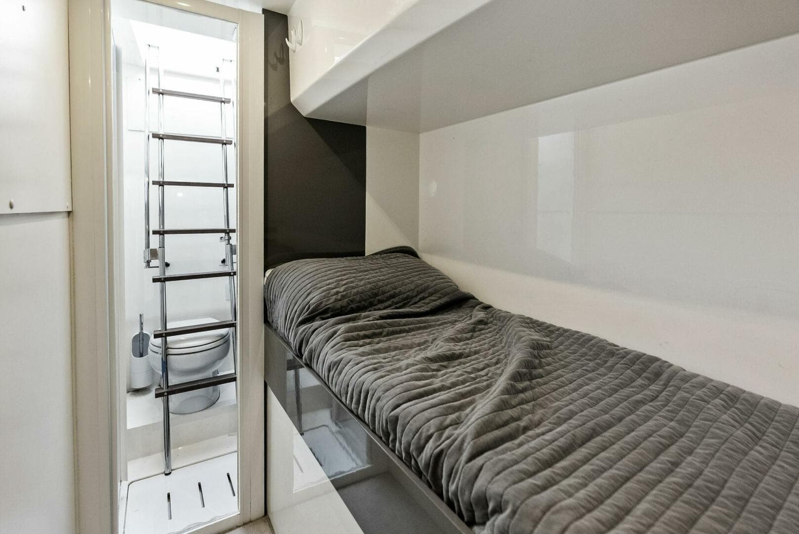 2018 Ferretti Yachts 800