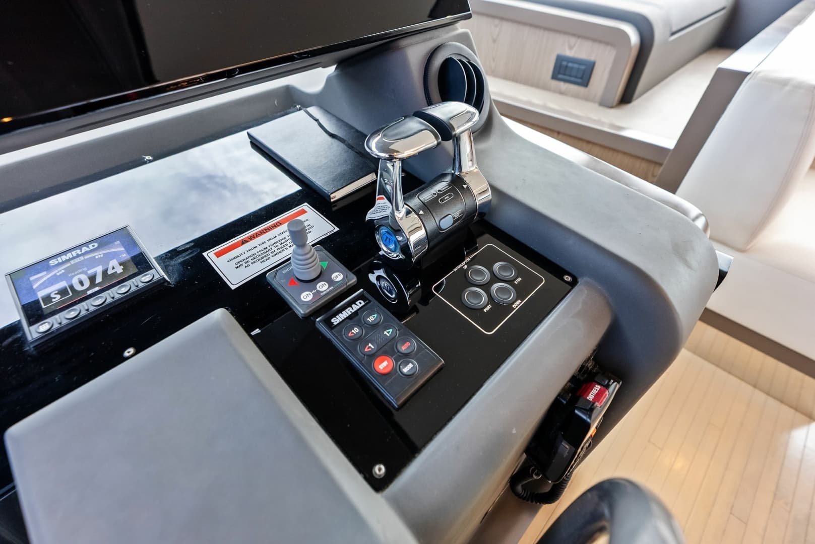 2018 Ferretti Yachts 800