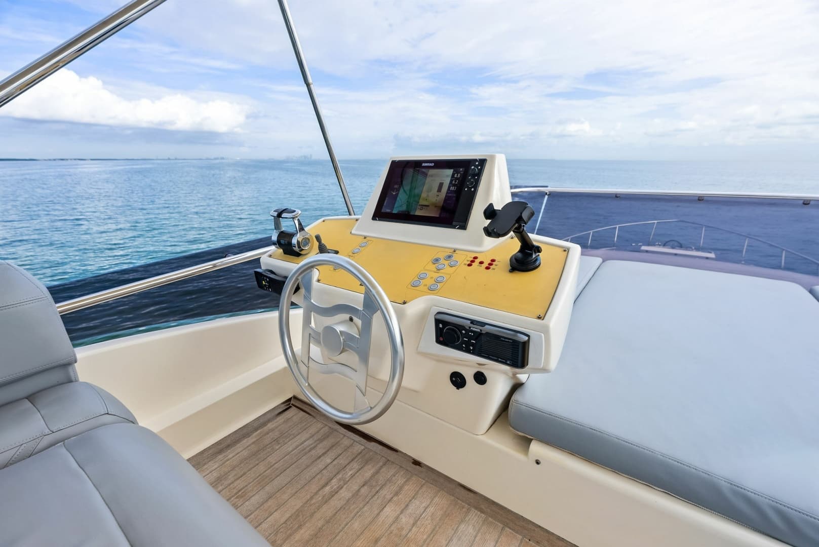 2018 Ferretti Yachts 800