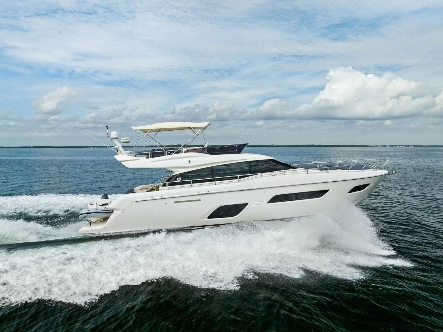 2018 Ferretti Yachts 800