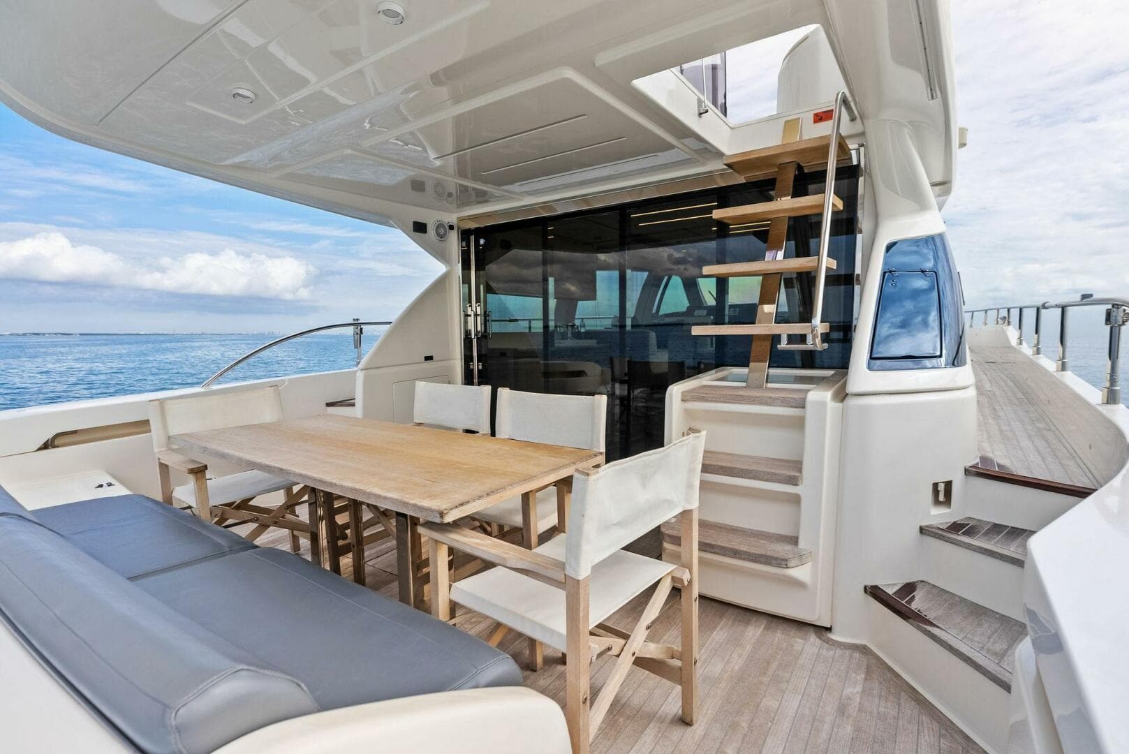 2018 Ferretti Yachts 800