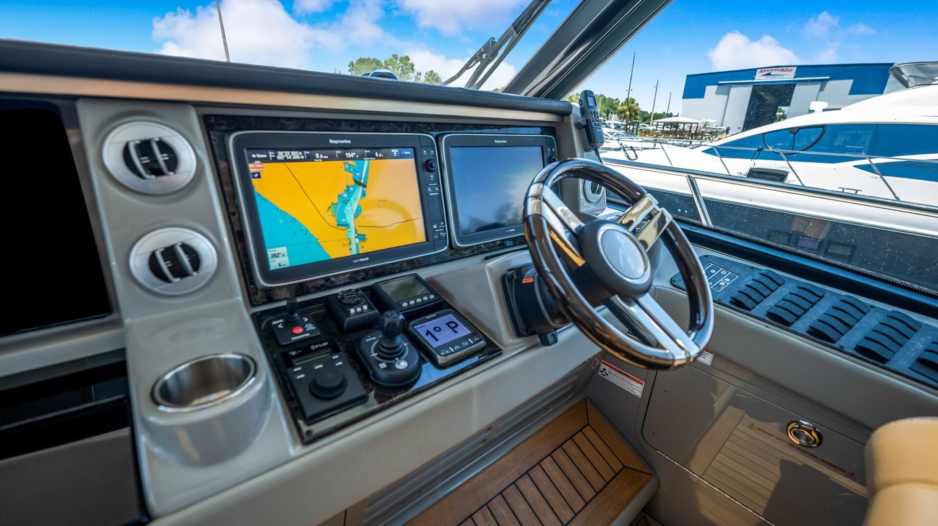 2013 Sea Ray 610 SUNDANCER