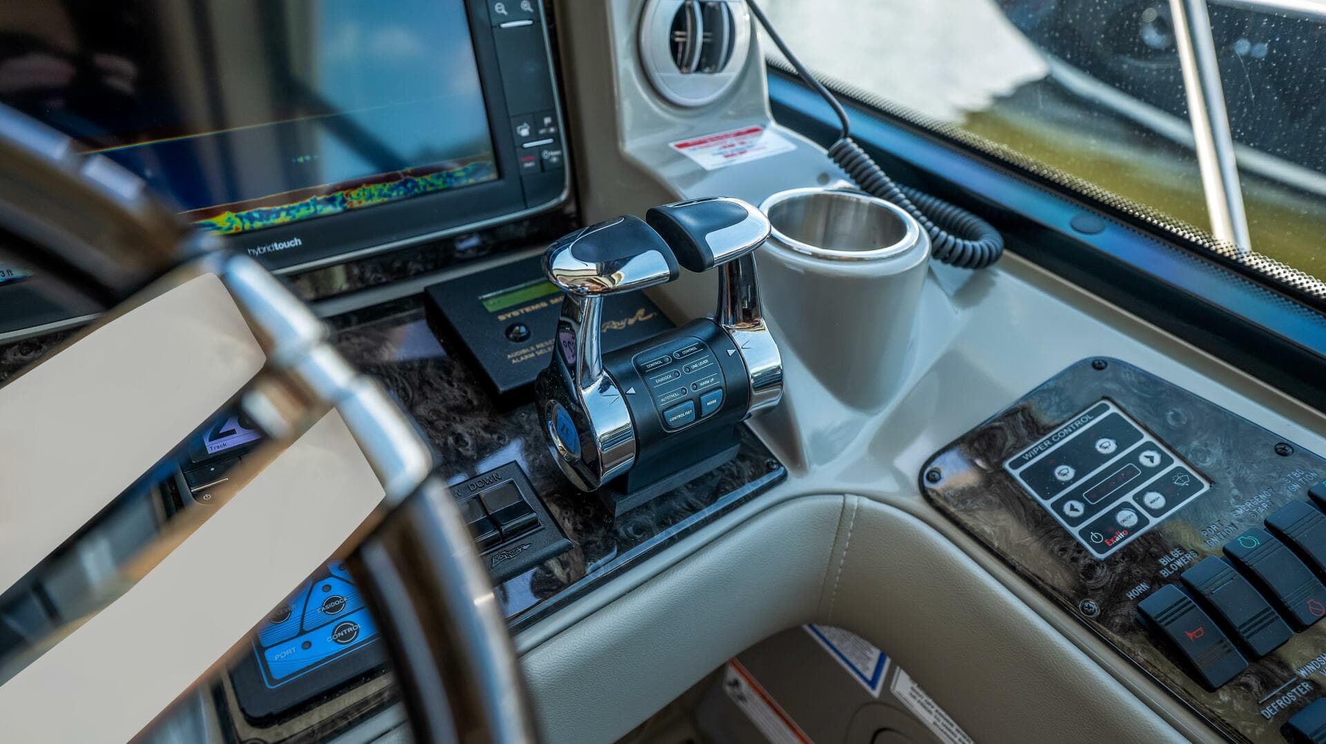 2013 Sea Ray 610 SUNDANCER