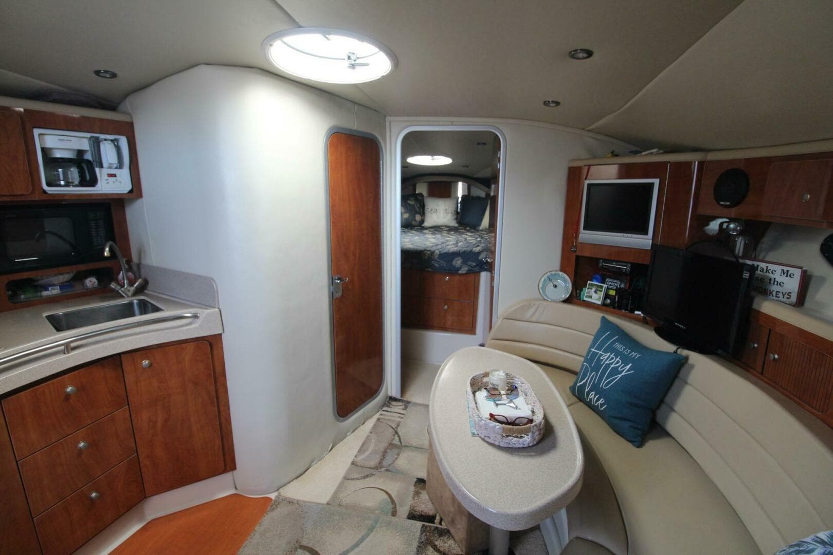 2004 Larson 370 Cabrio