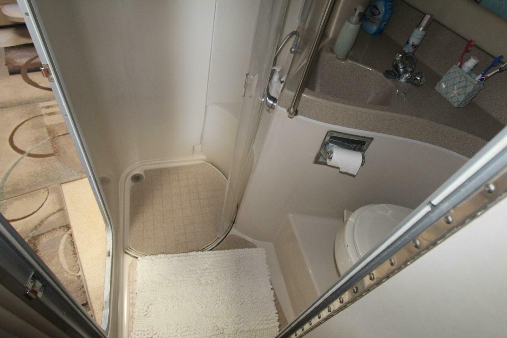 2004 Larson 370 Cabrio