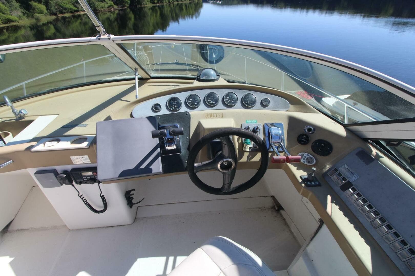 2001 Carver 350 Mariner