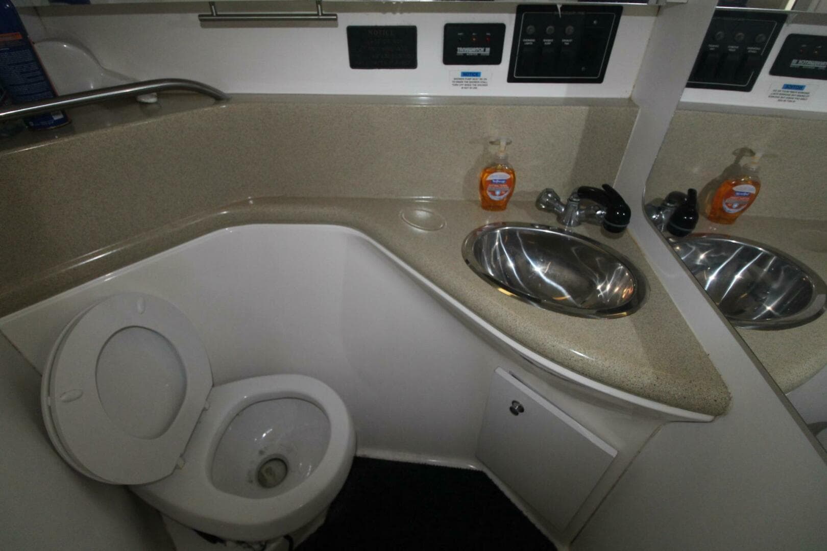 1998 Wellcraft 3200 Martinique