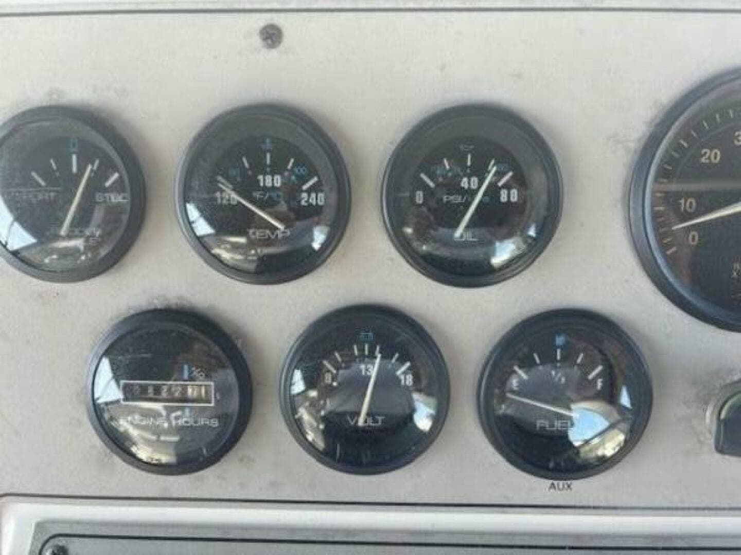 1996 Carver 355 Aft Cabin