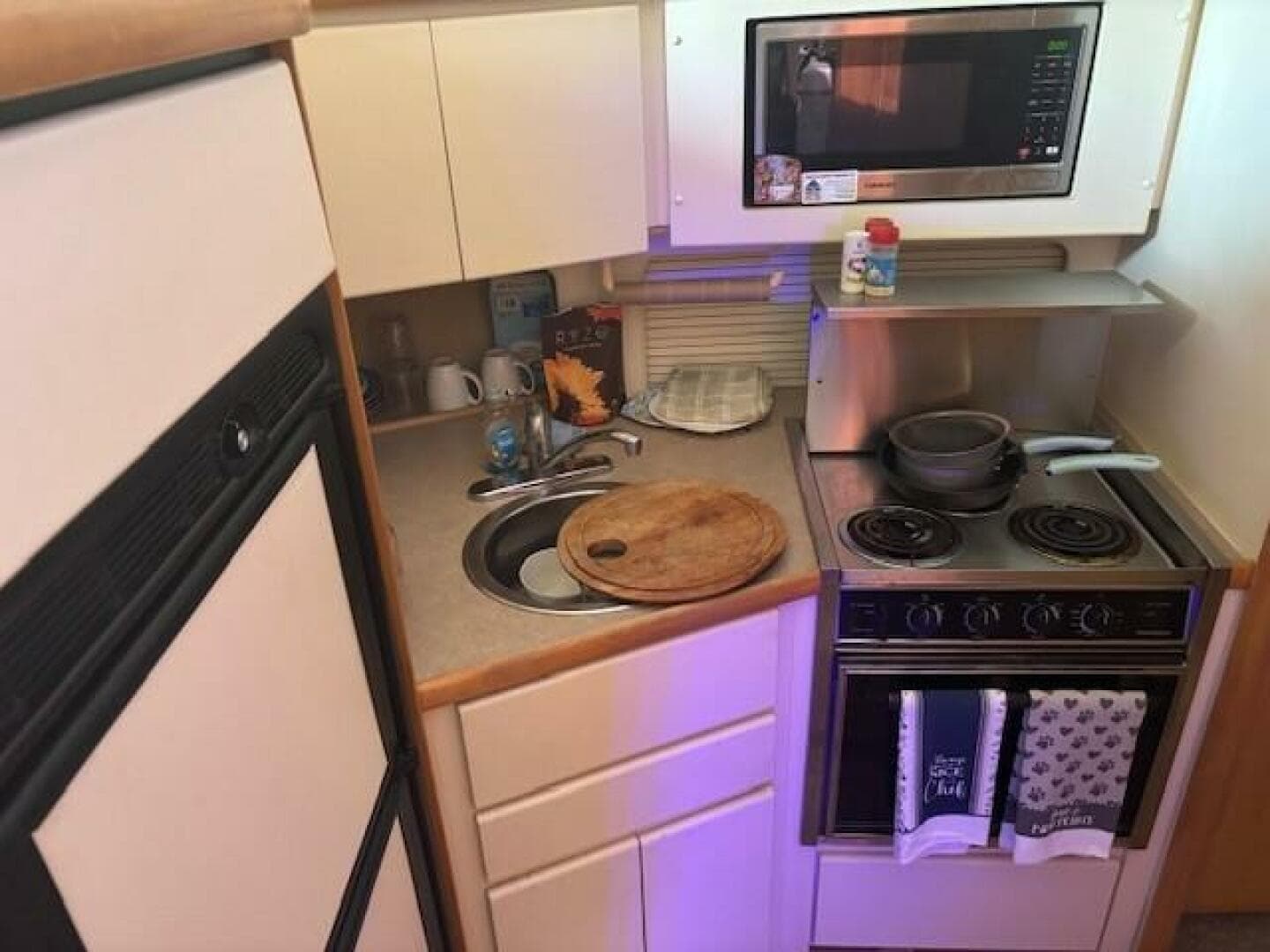 1996 Carver 355 Aft Cabin