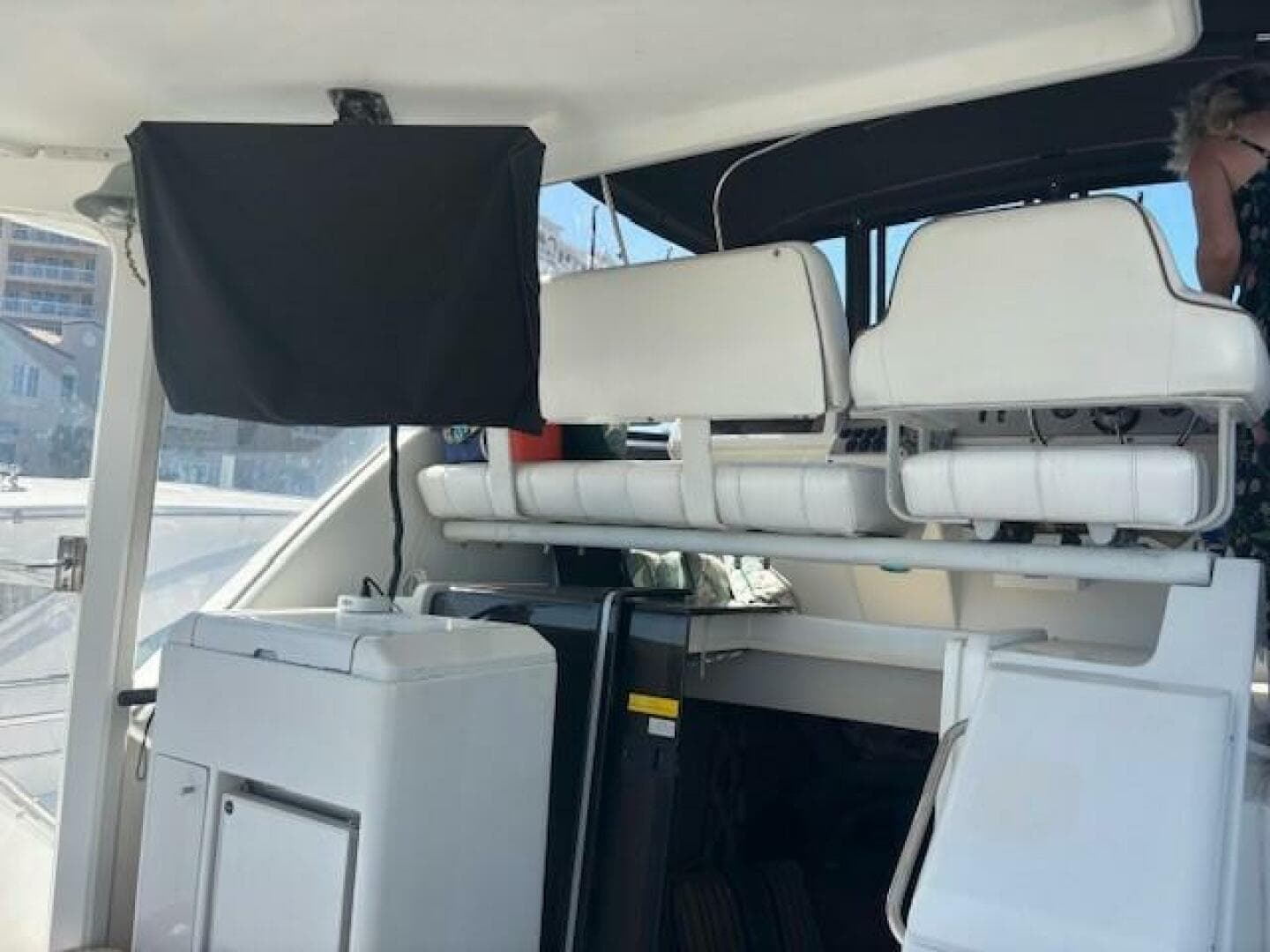 1996 Carver 355 Aft Cabin