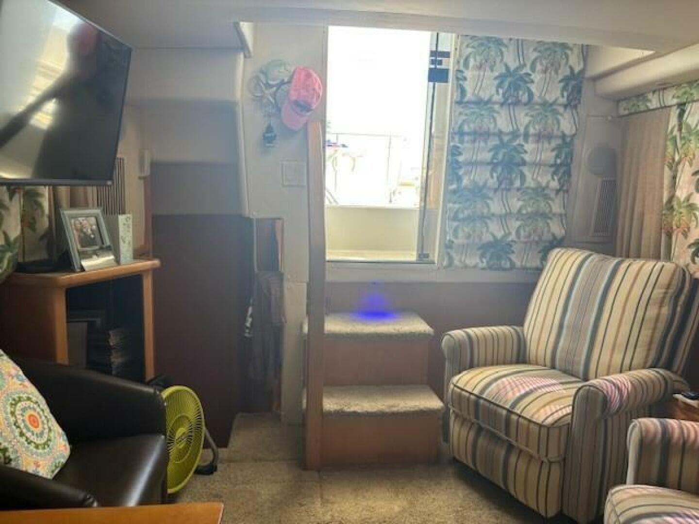 1996 Carver 355 Aft Cabin