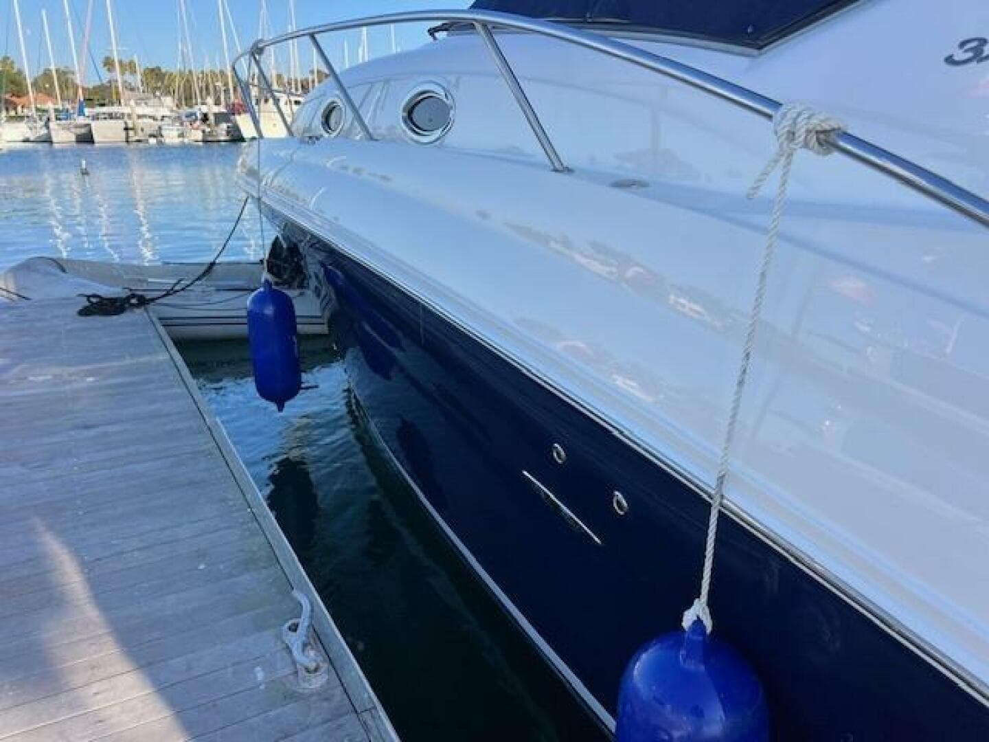 2005 Sea Ray 320 Sundancer