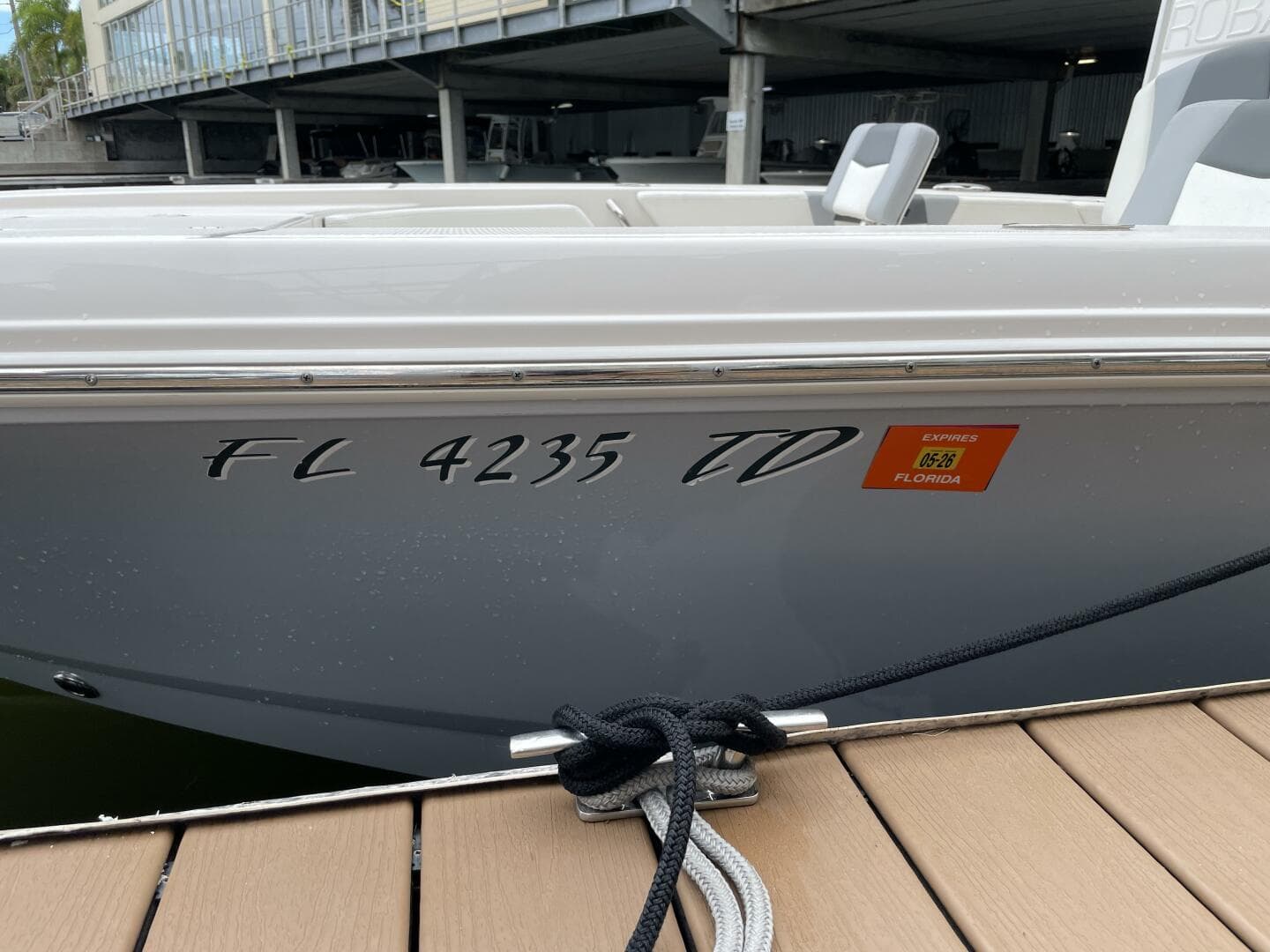 2022 Robalo Cayman 246 SD