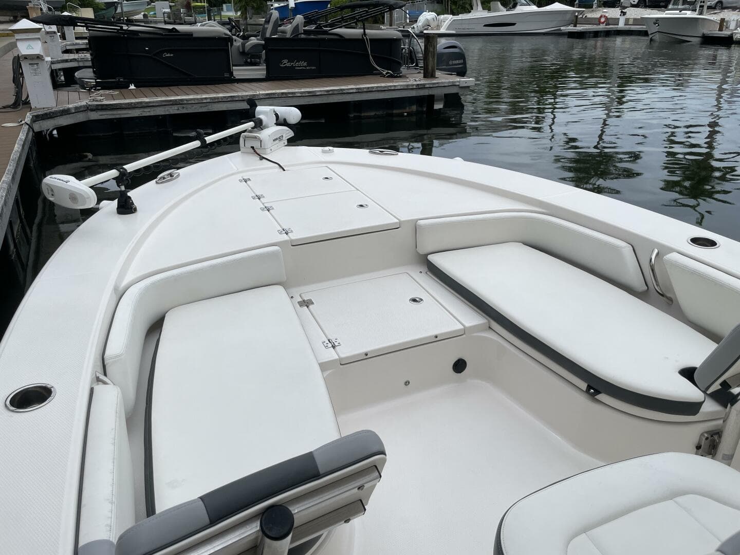 2022 Robalo Cayman 246 SD